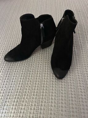 Frye Black Pointed-Toe Suede Ankle Booties Sz 10 never worn